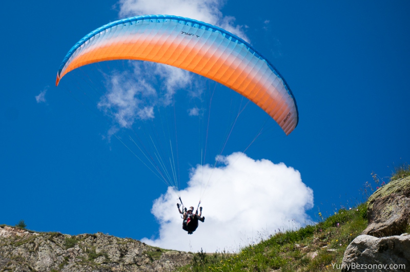 00716-paragliding.jpg