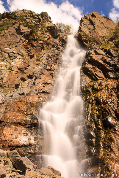 Medvezhiy waterfall