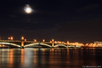 The moon over the Troinskyi Bridge